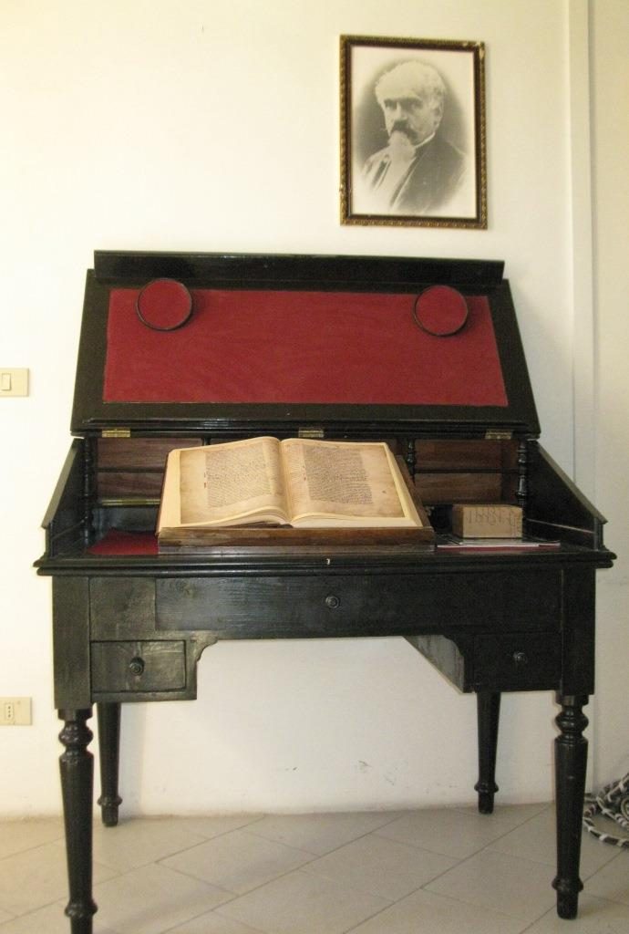 Salvatore Tommasi's writing desk (2).JPG